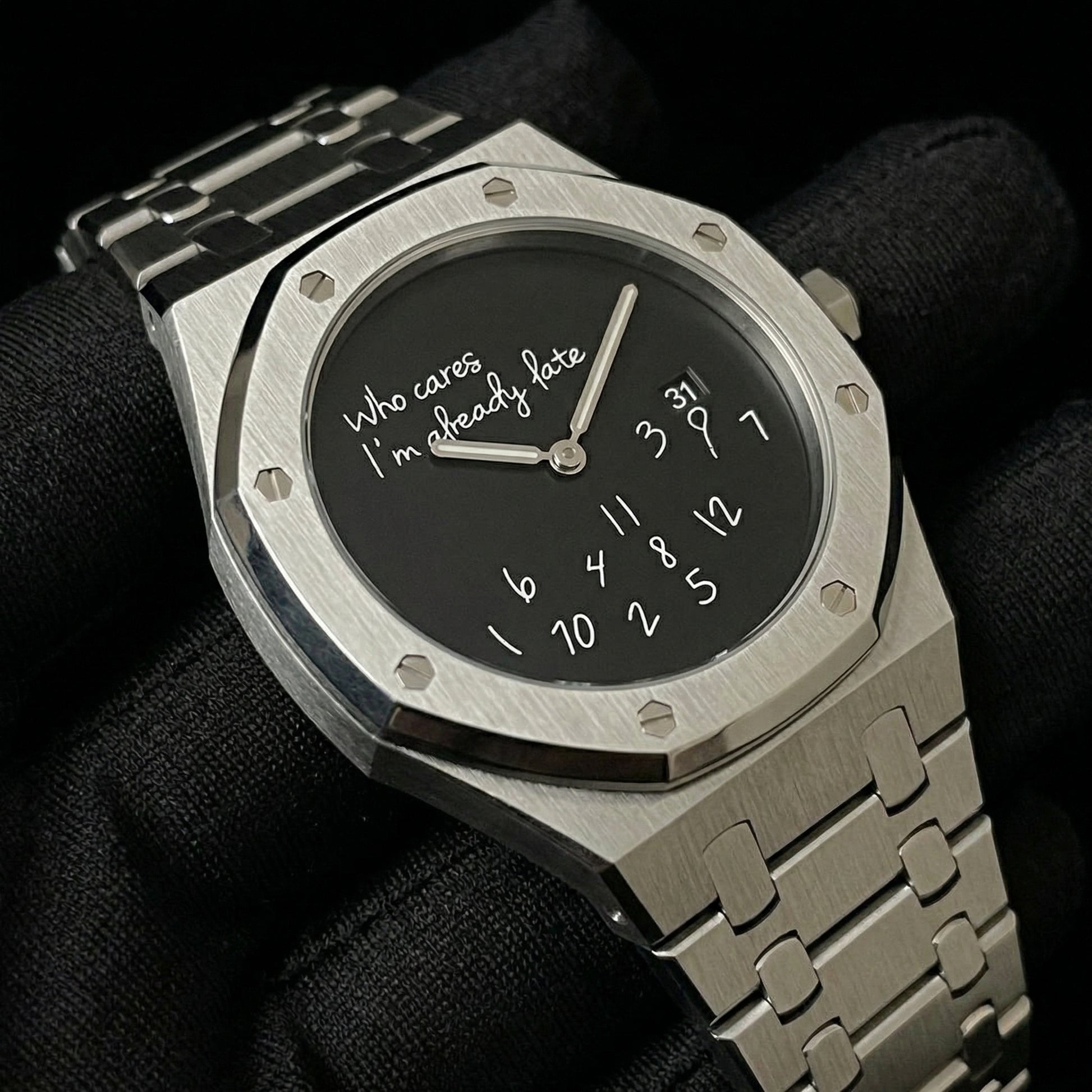 ÉDITION - The Late One - Argent/Noir